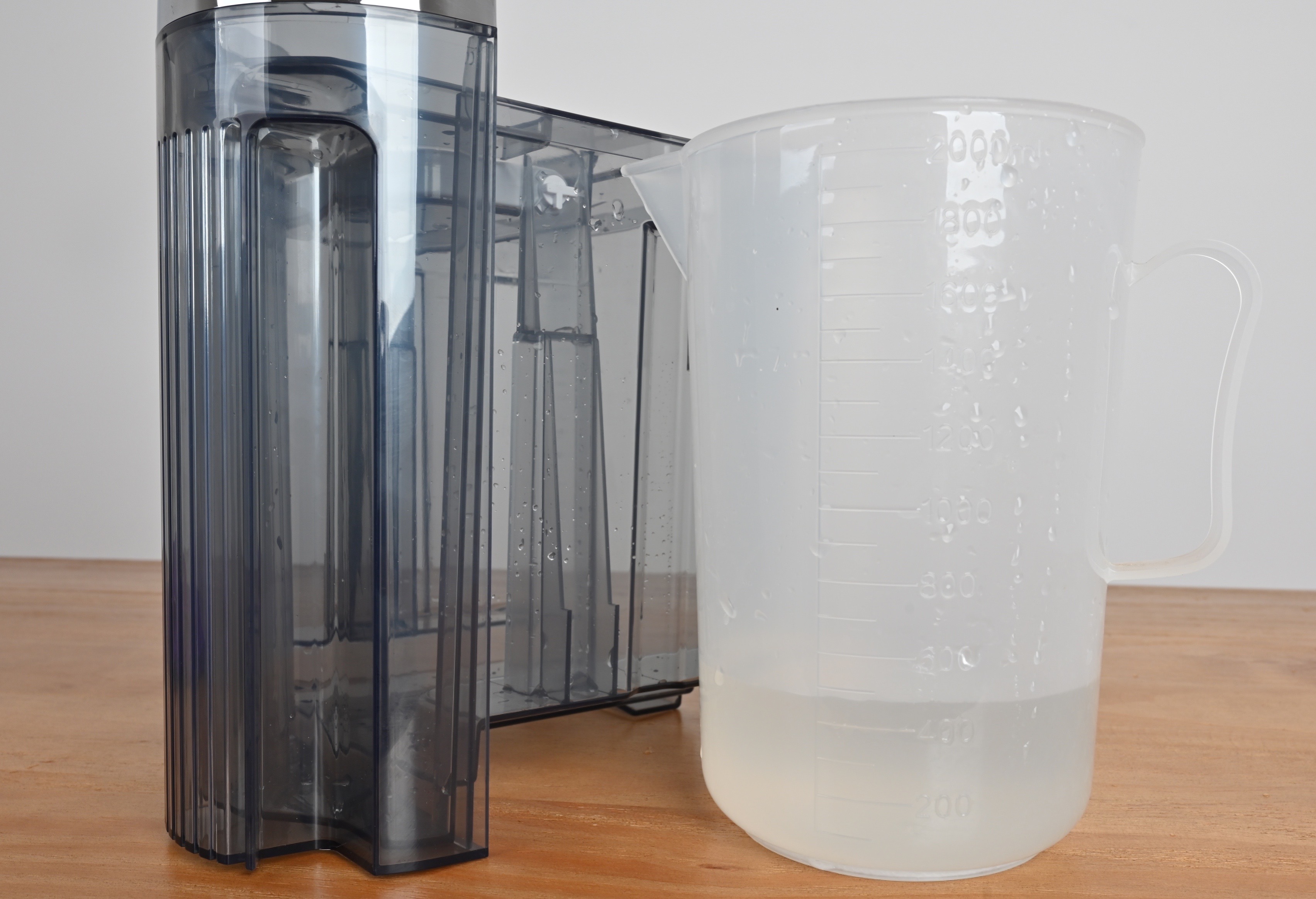 为了保卫乐高箱子,斥“巨资”买了一台德业抽湿机