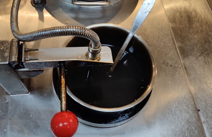 血赔400万后，他靠卖小吃翻盘，170平店日营收近4万