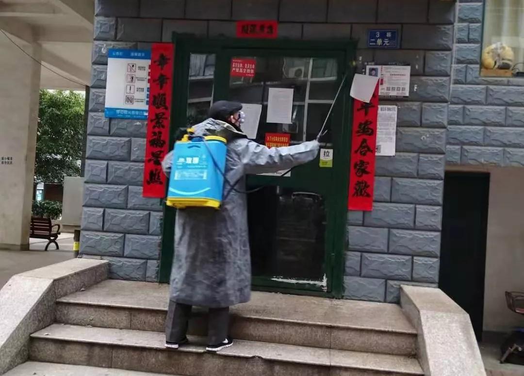 一个0感染0疑似0发热的小区，背后有位“陈经理”