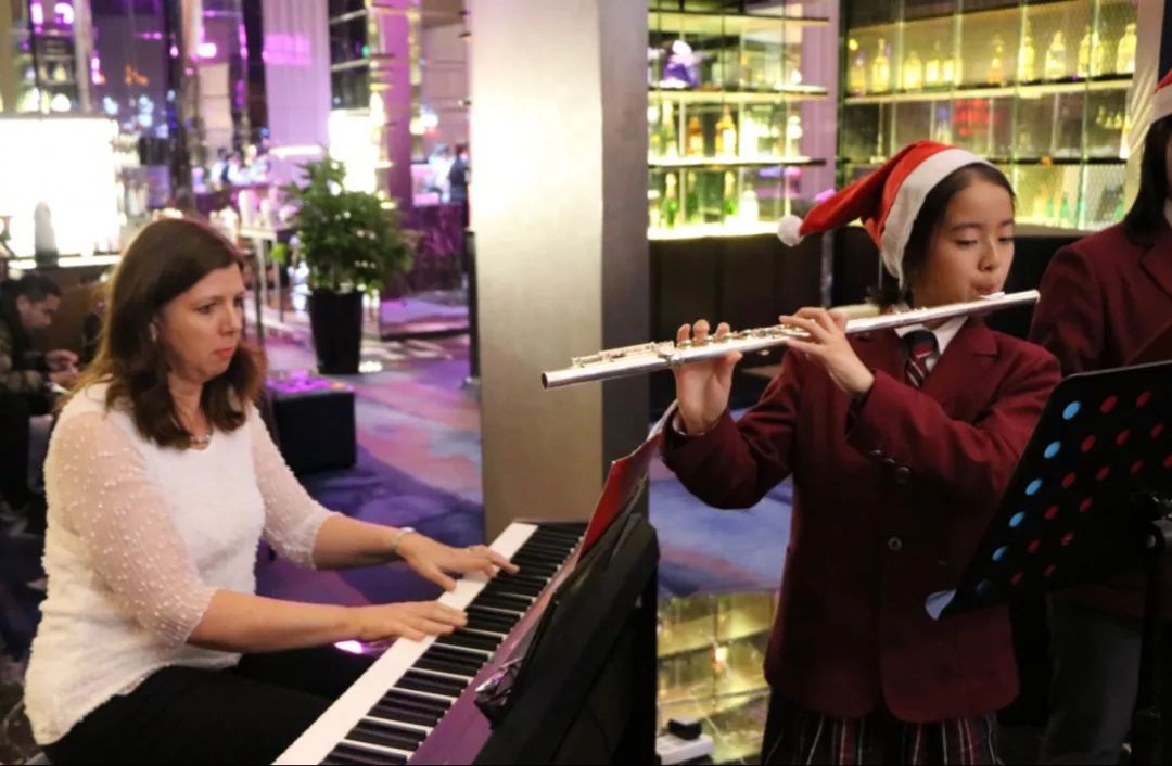 CISS部分师生参加太阳狮万丽酒店圣诞点灯活动