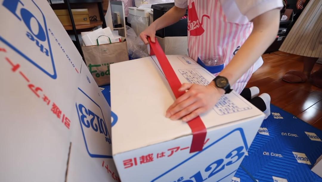 “变态”到极致的日本人,连搬家都不放过,网友拍下全过程!