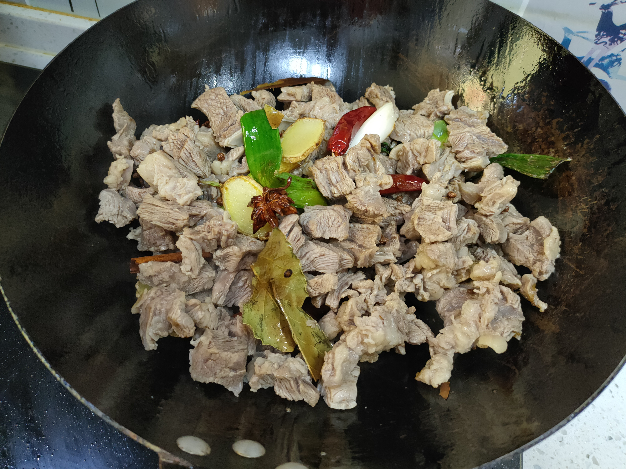 炖牛腩怎样不油,炖牛腩怎么不缩水