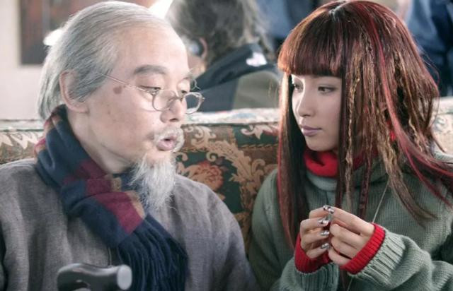 刘德华对冯小刚说：输给周星驰不丢人！回顾2004年那场巅峰对决