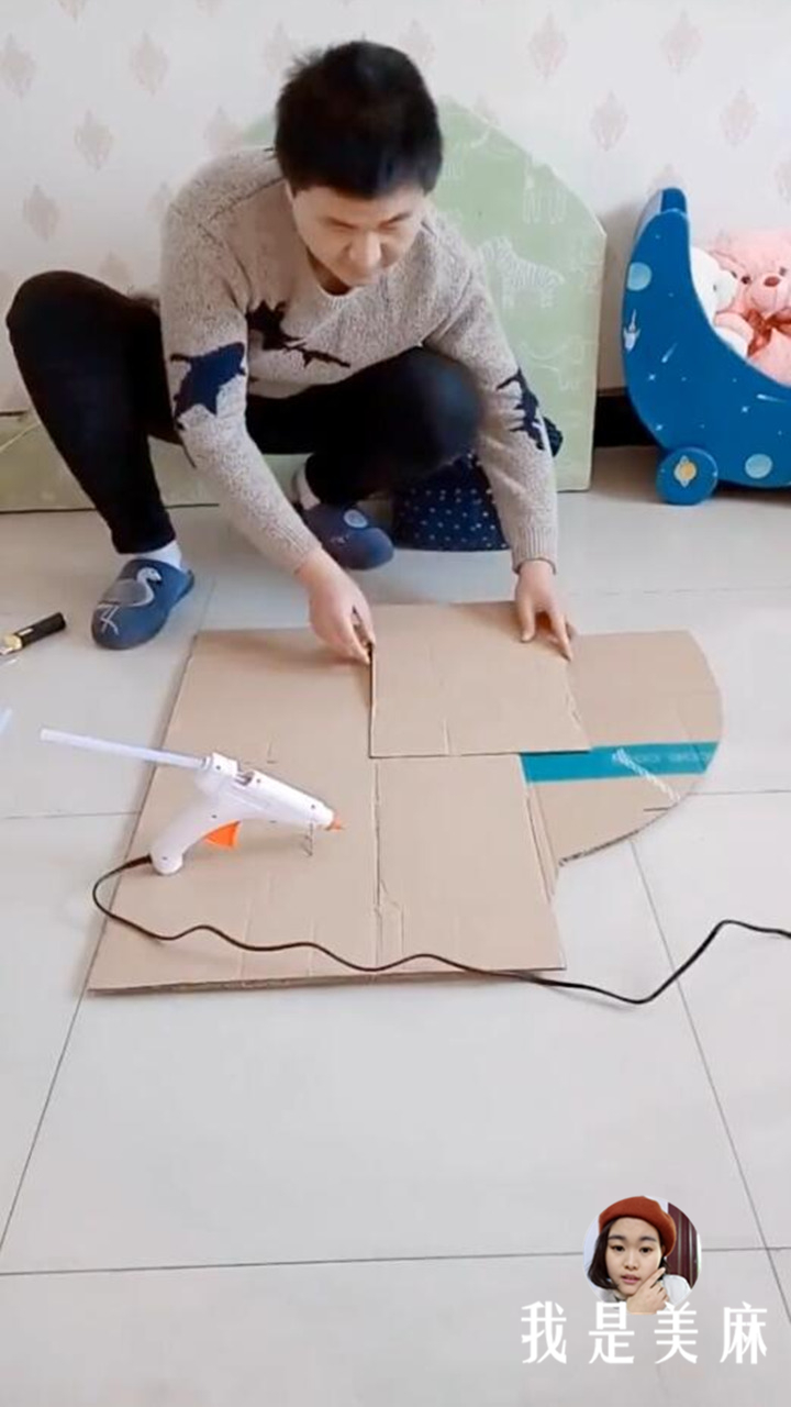 废纸箱自制小汽车简单又漂亮,用废纸箱给孩子做小汽车