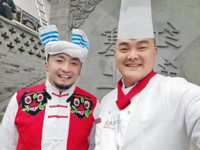 神龙药业邀请汉中各界人士“共庆七夕，畅话神农”