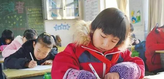 又是别人家的老师！一人48页评语、每人一首诗是什么体验？