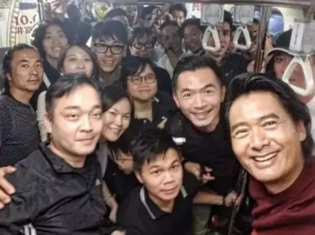 盘点被摄影师偷拍的明星,明星拍戏时被路人偷拍