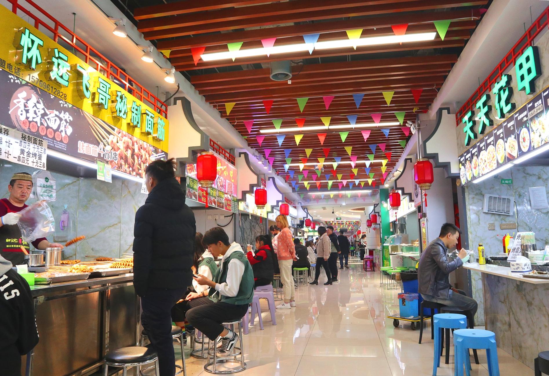 南门街上的夜市,银川夜市南门广场