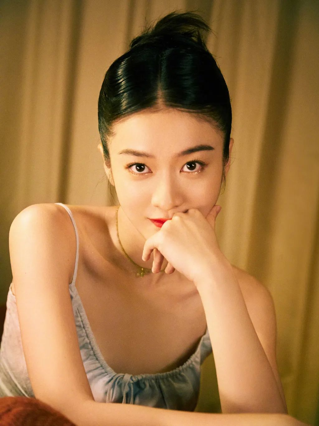 小五官扁平脸适合什么风格,塌鼻扁平脸