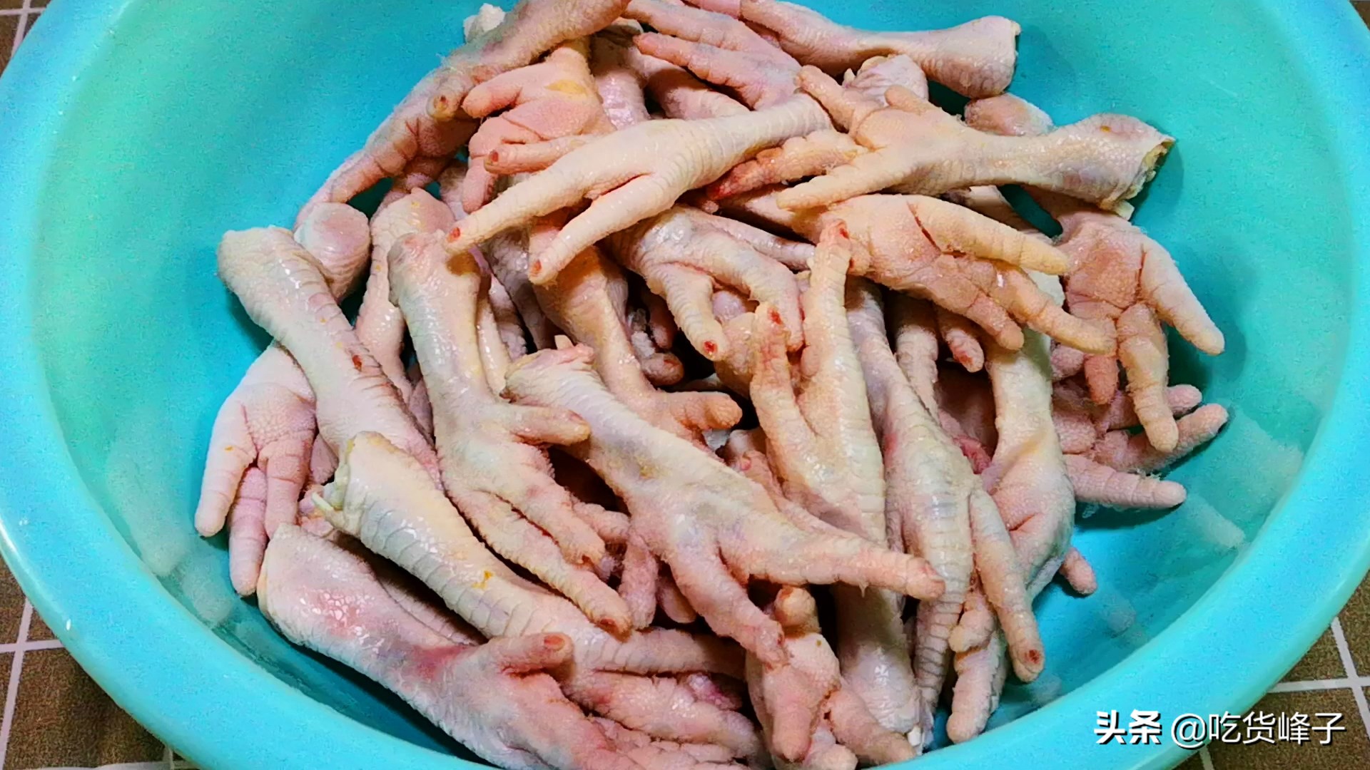 天冷鸡爪怎么做,这道菜做法简单但比肉都香