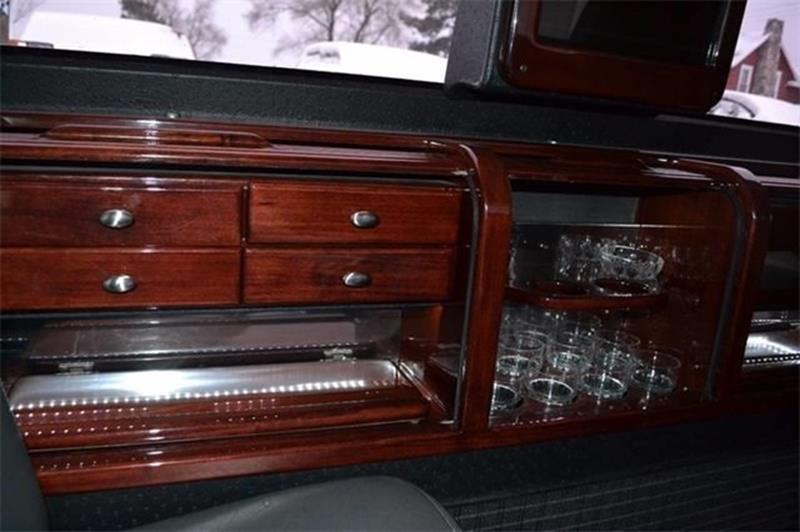 没见过的中古驰鹏加长版，售价不足3.5万美元，买回来能跑婚庆吗