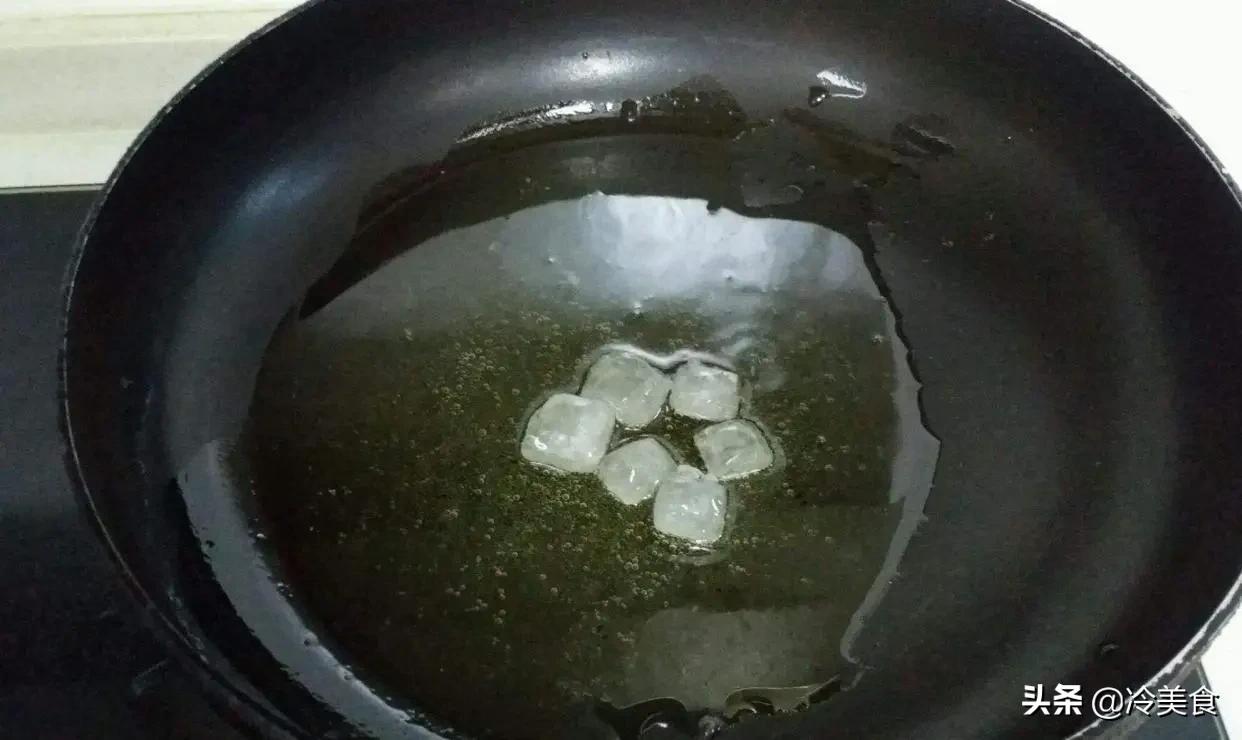 炒糖色糊锅的正确方法,炒糖色怎么老有黑渣