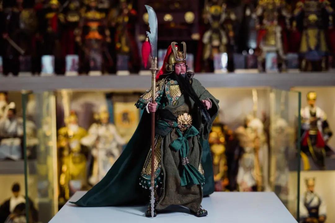 90鍚庡皬浼欐敼閫犲崈骞村竷鏂欏緛鏈嶅鍥戒汉,鍐呰挋灏忎紮鍋氱殑涓夊浗鎵嬪姙