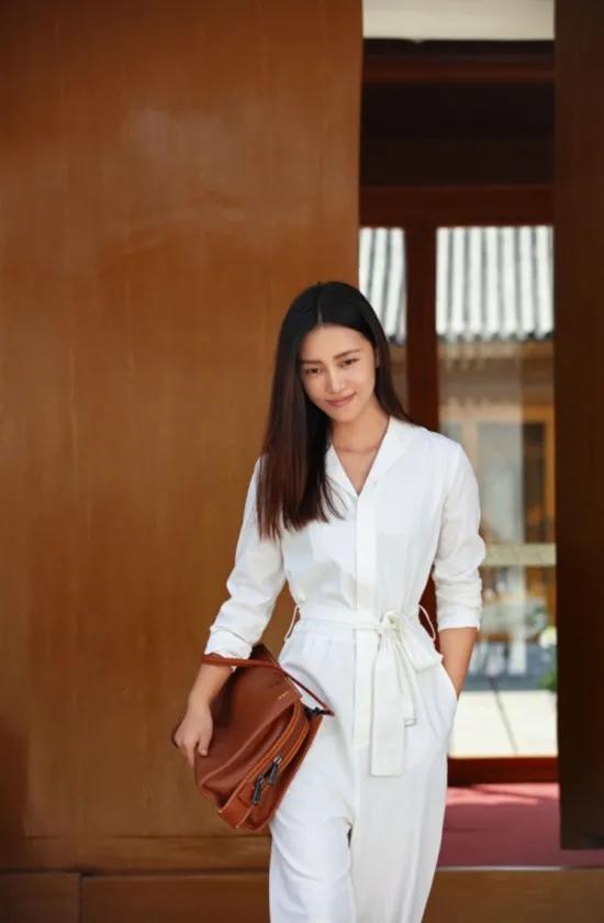 陈漫代言粉红丝带图片,陈漫代言了什么品牌衣服