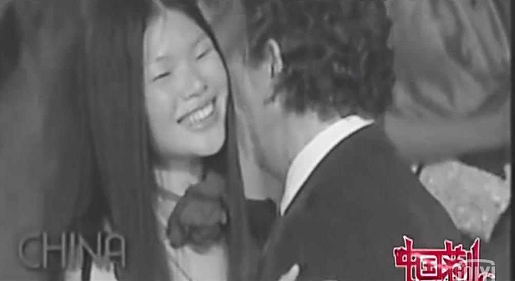 这个敢在客厅挂“*爱性**关系”画的妈妈，太飒了