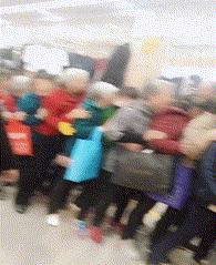 开心一刻gif搞笑动图,搞笑gif段子看起来能量满满