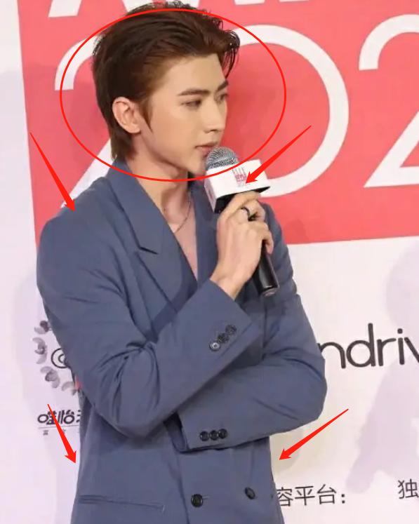 蔡徐坤受邀风尚大典,里衣失踪粉丝不淡定,生图神似男版芭比娃娃