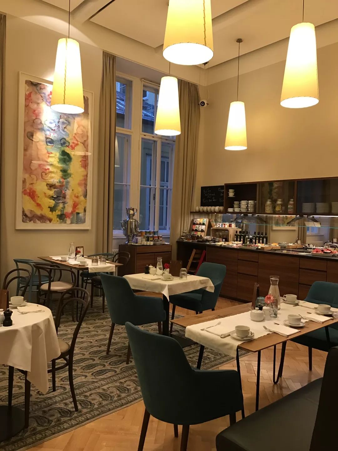 探访TON工厂看经典椅子背后的故事|疯狂24h我们去捷克干了啥？