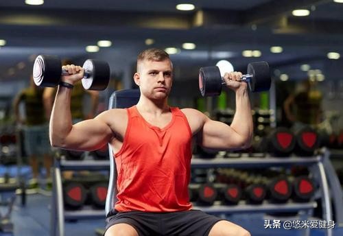 新手如何用一对哑铃练到全身,1对哑铃7个动作帮你训练全身肌肉