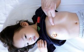 小孩推拿完打嗝怎么回事,小儿打嗝怎么推拿