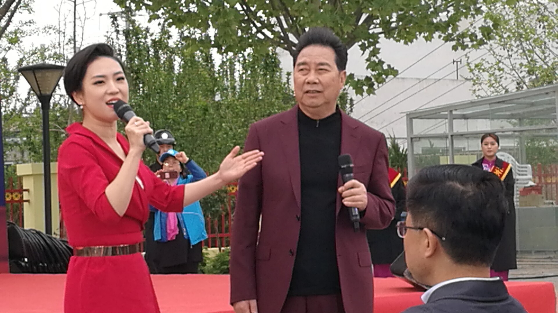 中国梦劳动美工会情河南省总工会等单位送戏进京慰问河南务工人员