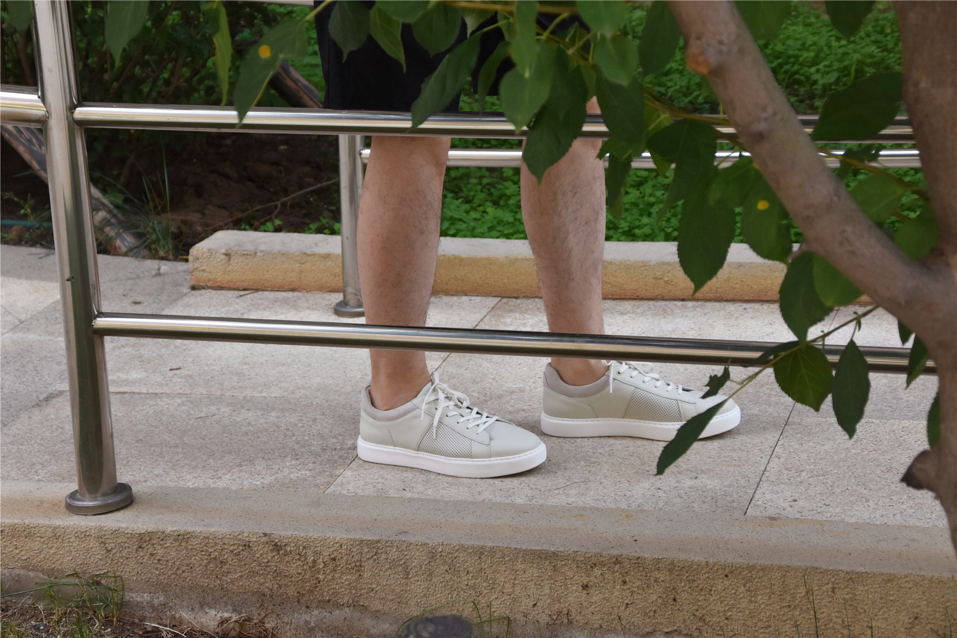 小米夏季新品：劲凉设计，无惧炎热酷暑，这款小白鞋比耐克都强