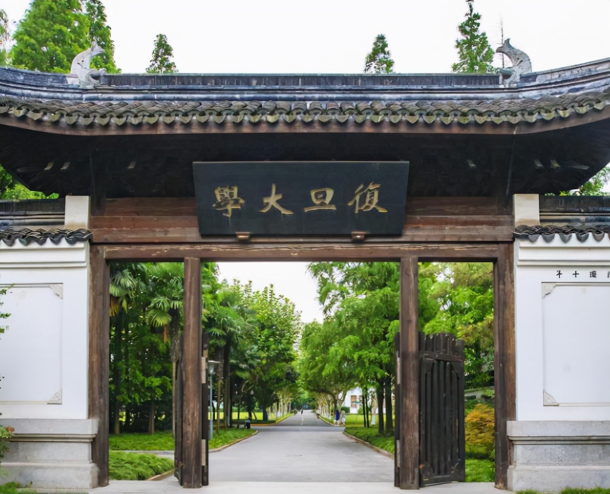 上海四大名校复旦交大同济科技,上海交大和同济大学哪个厉害