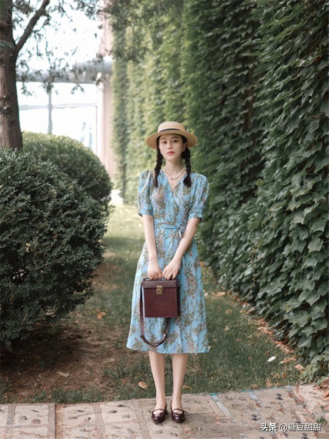 时尚穿搭今春法式奶奶鞋火了,奶奶鞋怎么搭配好看最新款
