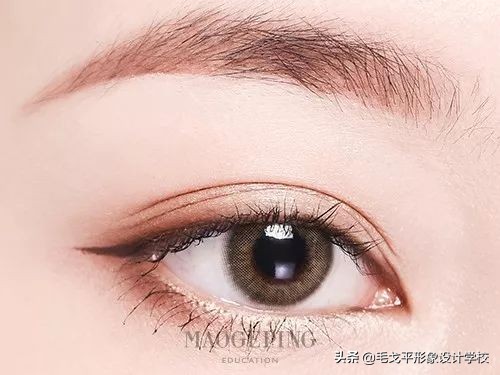 怎么画眼妆才不显脏,想学画眼妆今年最流行的眼妆