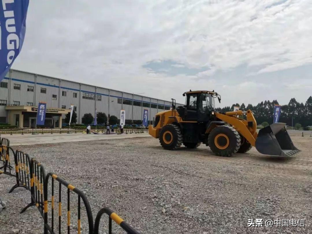 千里之外的装载机，走你！