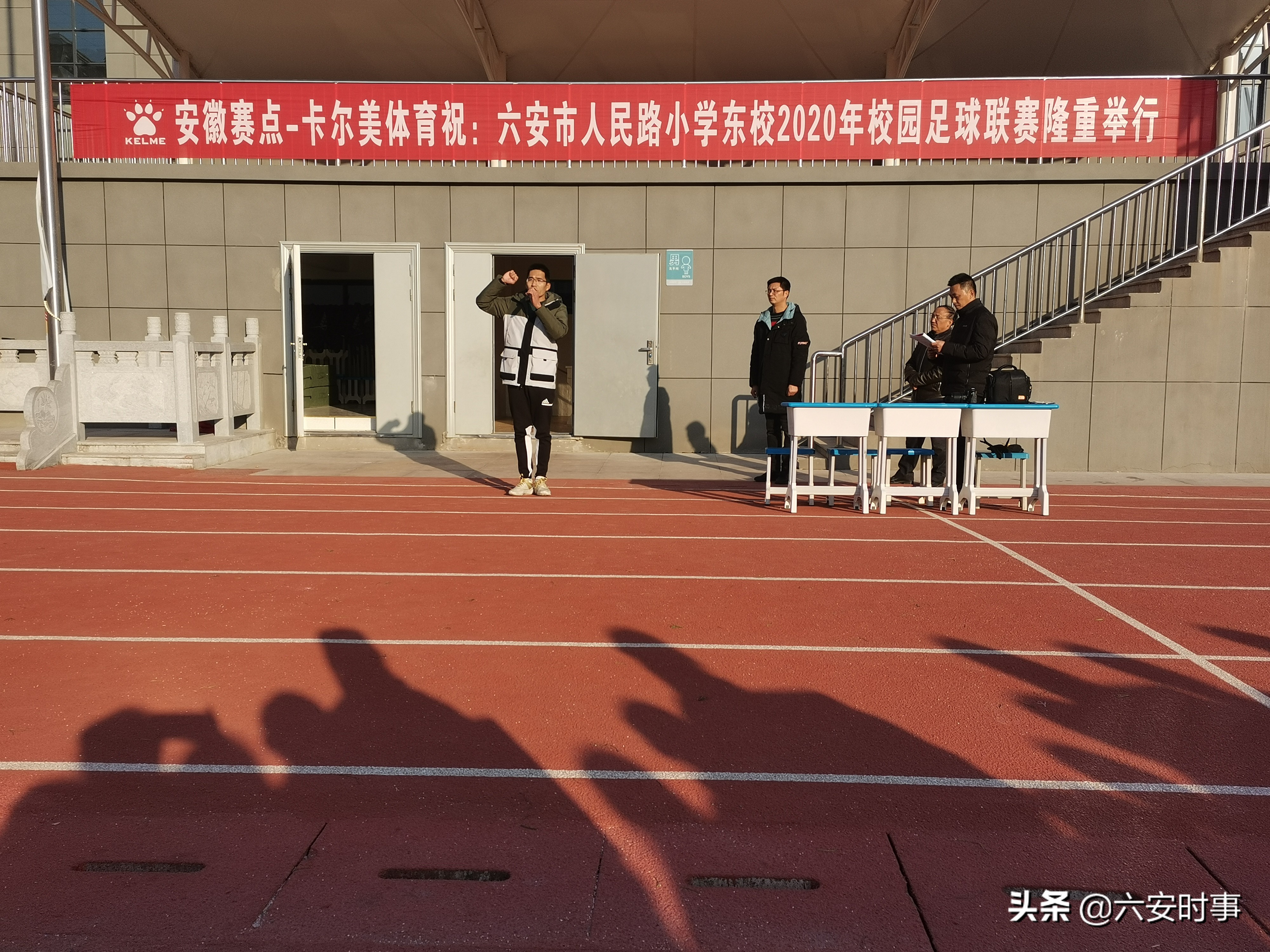 人民路小学北校足球队比赛,小学足球联赛拉开序幕