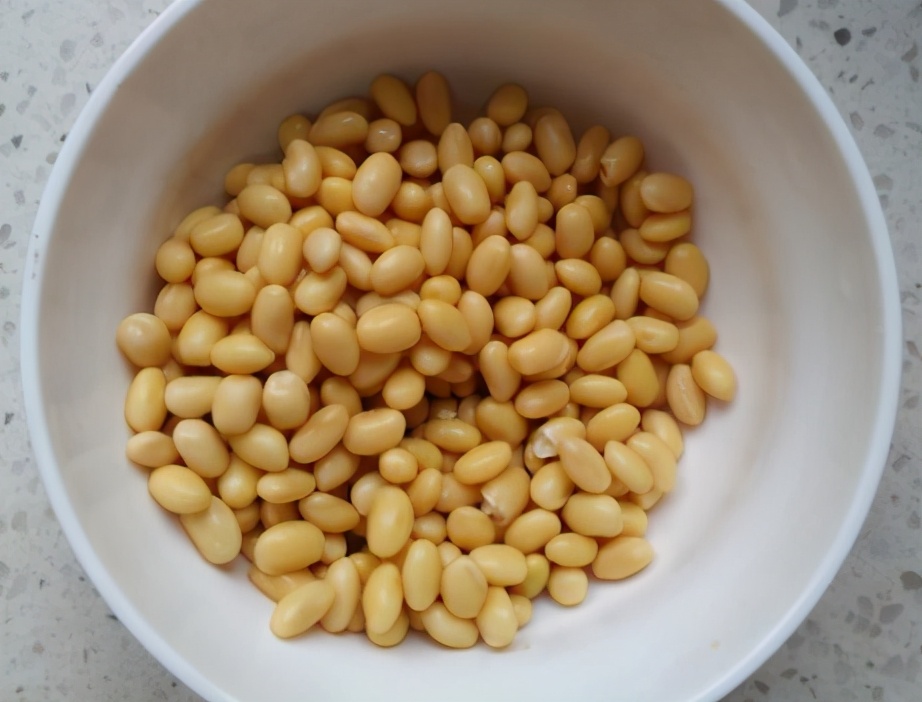 豆浆放一晚上早晨可以做豆腐脑吗,豆浆晚上磨好第二天能做豆腐脑吗