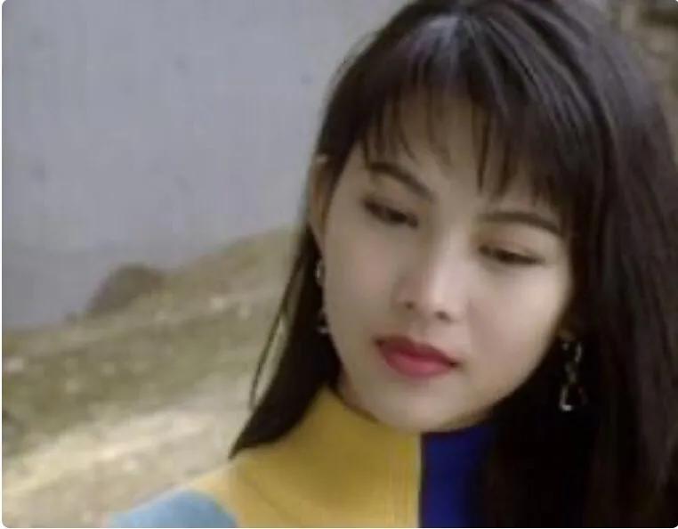 蔡少芬复古穿衣搭配,蔡少芬格子衬衫穿搭