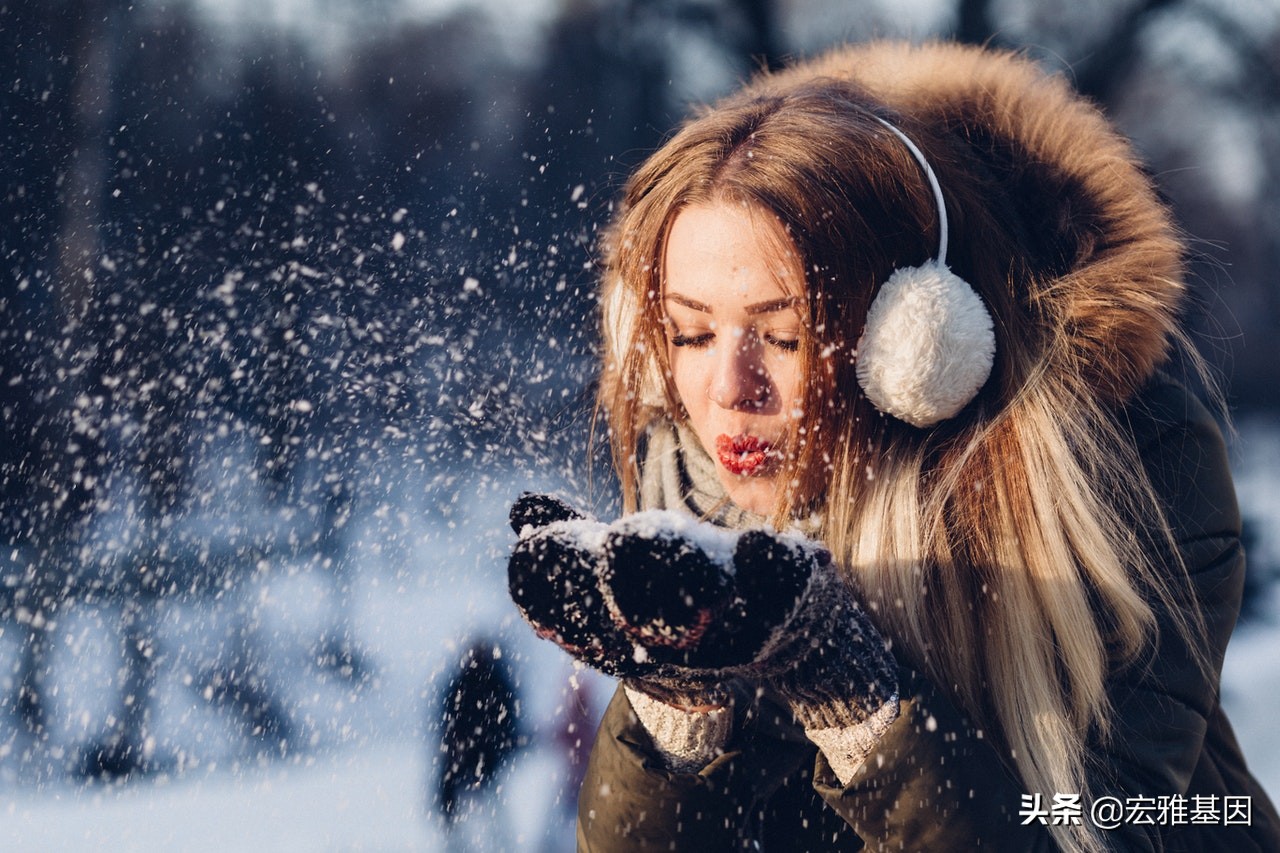 冬天腿部皮肤干燥起屑怎么办,一到冬天腿上有白皮屑怎么解决
