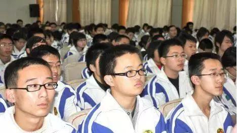 假性近视是真的近视了吗,假性近视是骗局吗