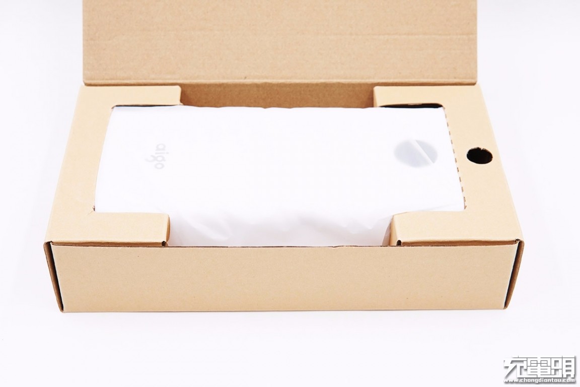 拆解aigo充电宝,aigo2000充电宝拆解