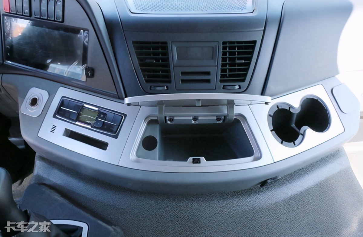 北奔重卡牵引车自重多少斤,北奔v3重载版前四后八自卸车