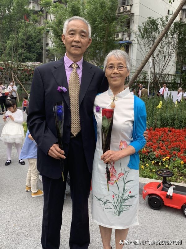 晋吉社区居民1314主题公园赴一场浪漫之约