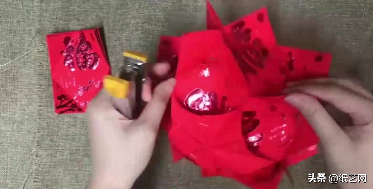用红包制作春节灯笼简单又好看,怎么用红包做一个新年灯笼