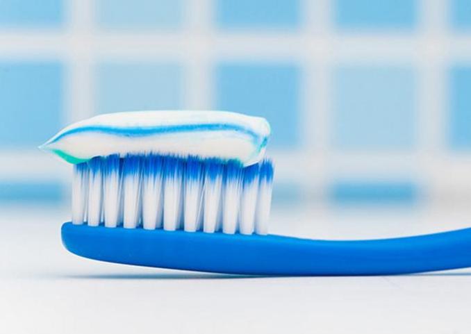 银手镯用牙膏清洗,老银手镯变黑怎么清洗