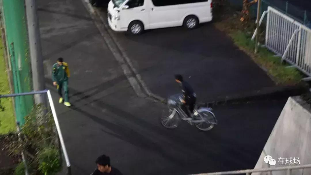 与伊涅斯塔一起成长的日本球员,伊涅斯塔在日本踢球