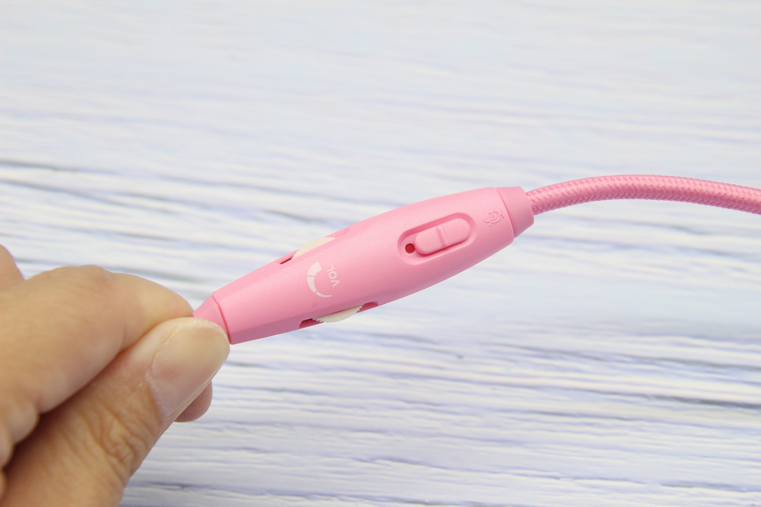 机甲风挂耳式电竞游戏耳机推荐,颜值好性能又好的游戏耳机