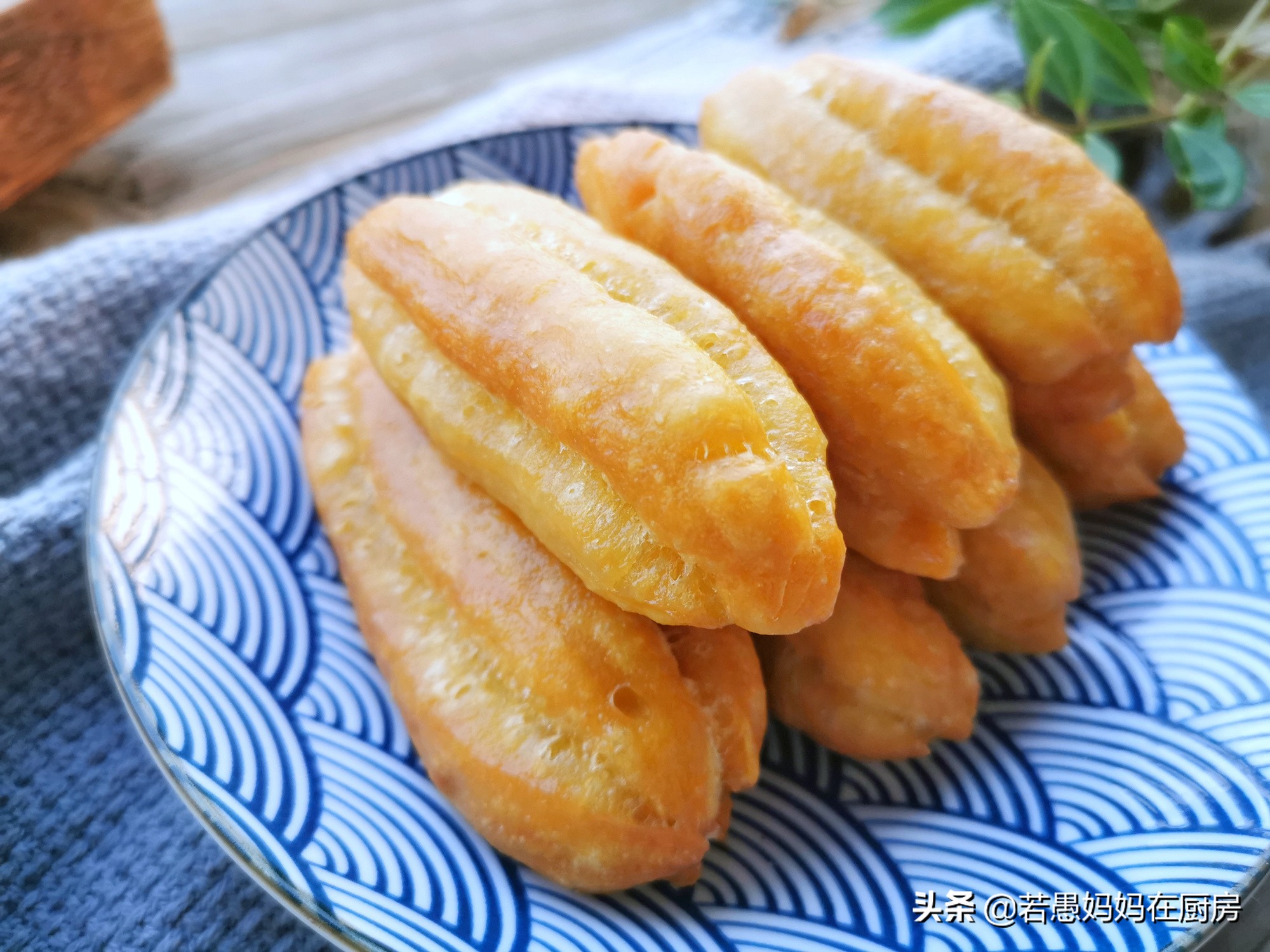 怎样在家做油条外酥里软,自制安全健康油条蓬松酥脆