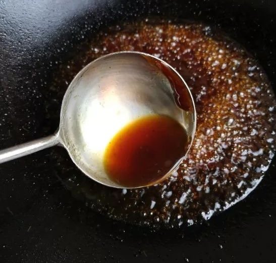 大厨教我炒糖色,自己做炒的糖色发苦