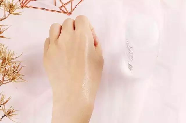 大创美白精华和雪肌精哪个好,大创美白精华