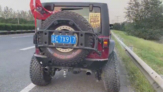 爆笑GIF：你敢出想法我就敢出人力，这就是农村的超神建筑队