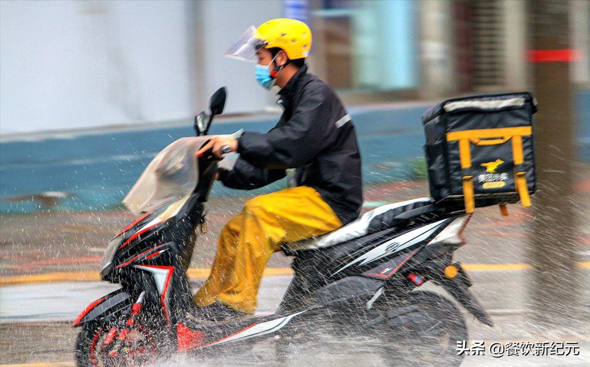 禁摩城市外卖小哥骑摩托车,东莞禁摩禁电快递外卖怎么送