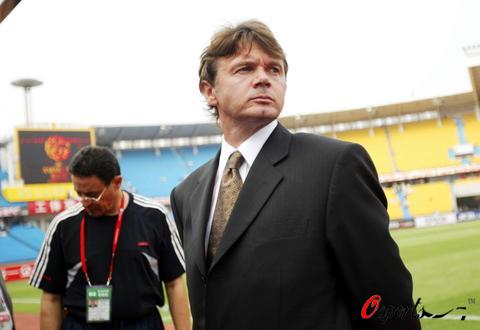 阿森纳对战越南,越南敢和日本对攻让国足汗颜