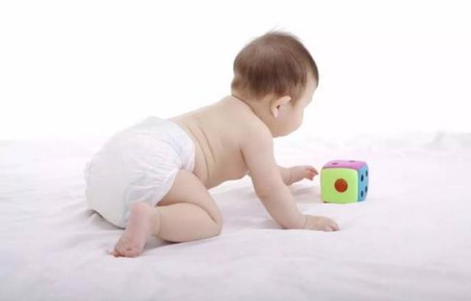 宝宝包棉尿布容易湿怎么保持干爽,纸尿裤与尿布