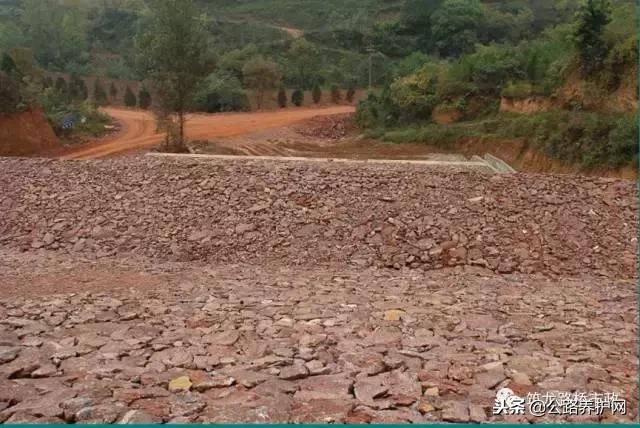 桥涵背墙达到多少强度可以回填,公路桥涵施工技术规范涵洞回填